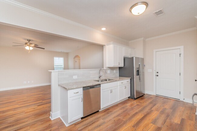 Building Photo - Welcome home to Summerton Village!  Ask us about our 1 month of FREE RENT!