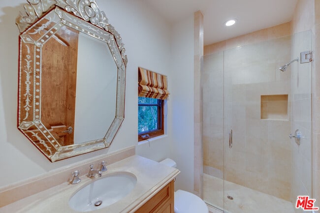 Building Photo - 9530 Hidden Valley Rd