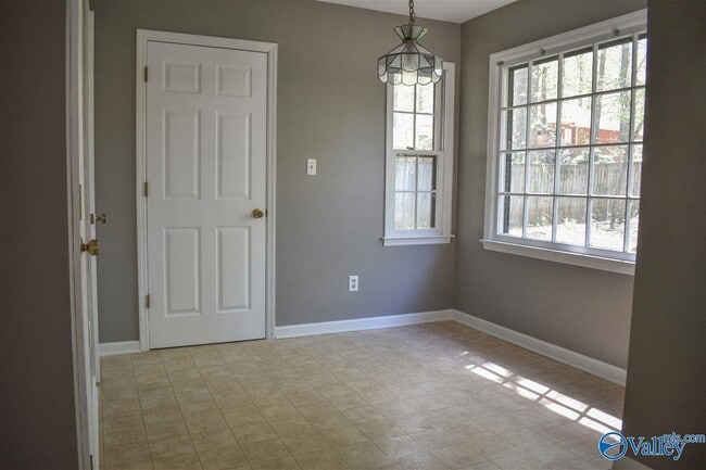 Building Photo - 105 Buttercup Ln