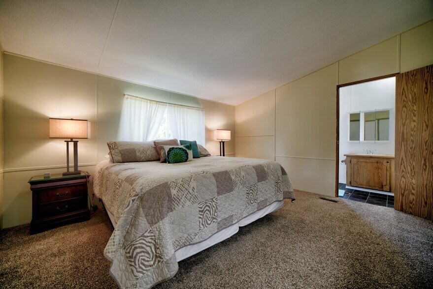 Master bedroom has private bathroom - 5170 W Shore Rd