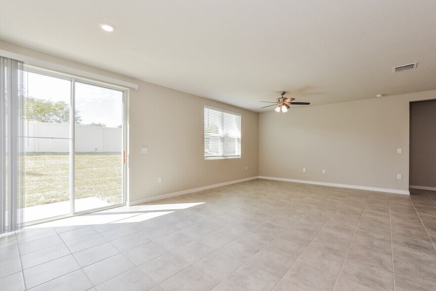 Building Photo - 1026 Oak Vly Dr