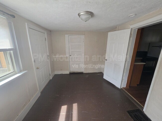 Building Photo - 41 Westwood Pl