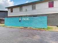 Building Photo - 1906 Hearthstone Dr