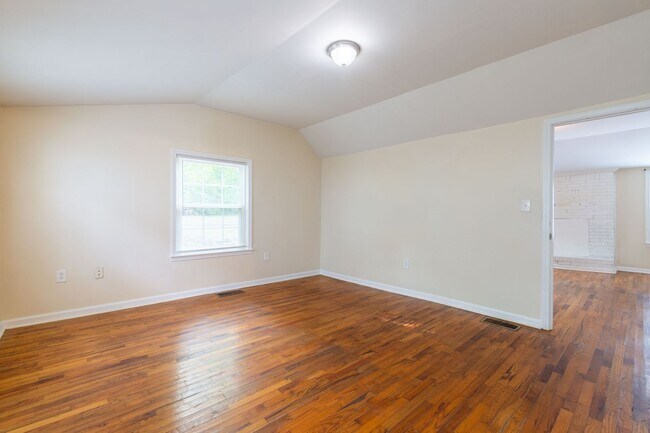 Building Photo - 4-Bedroom Rental in Prime Hapeville Location