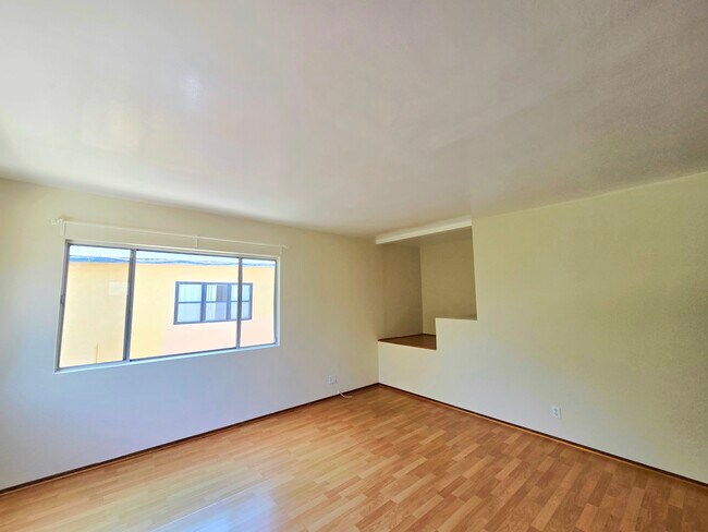 Building Photo - 2256 S Carmelina Ave