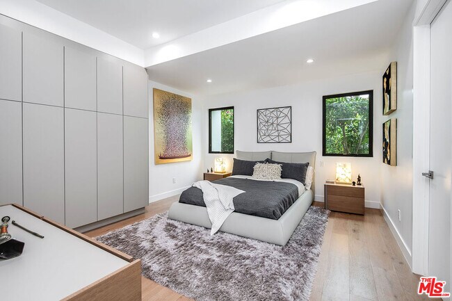 Building Photo - 13378 Contour Dr