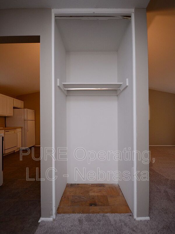 Building Photo - 8624 Templeton Dr