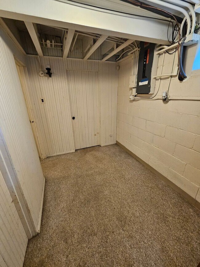 Building Photo - Cozy Single-family Home