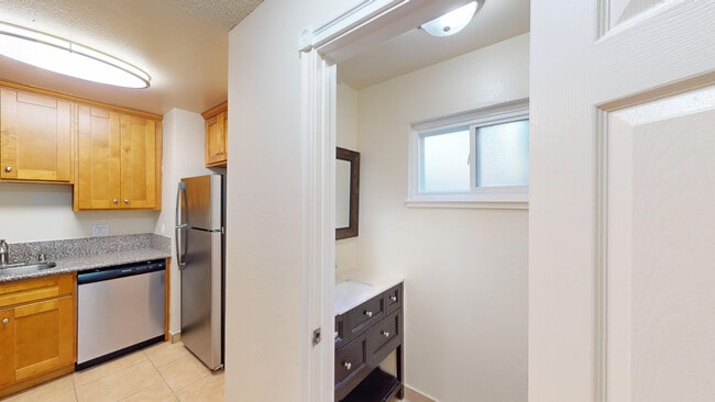 Building Photo - 883 Broadway