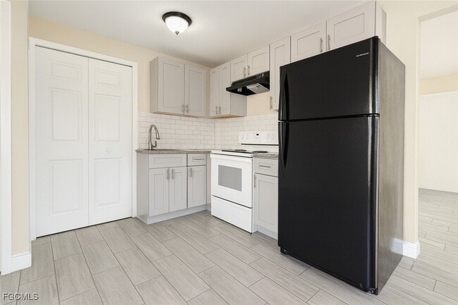 Building Photo - 5453 Eleventh Ave