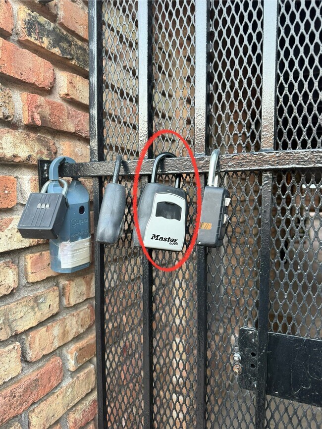 Building Photo - 6401 Skyline Dr