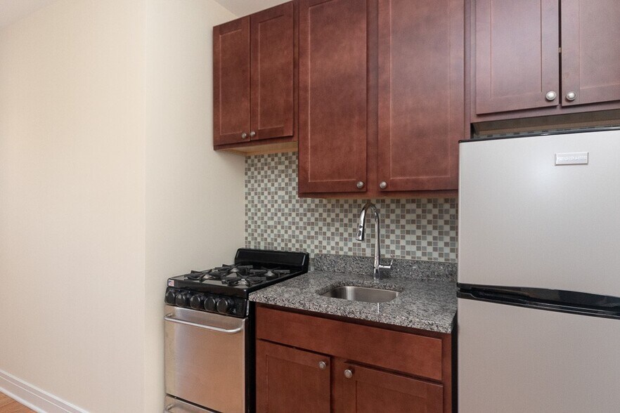 Building Photo - 4551 N Damen Ave