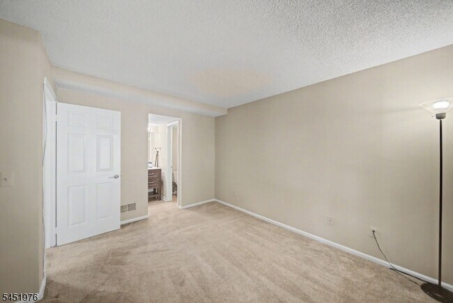 Building Photo - 24 Pine Hollow Ct