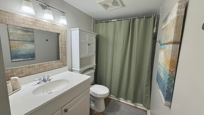 Building Photo - 401 Golden Isles Dr