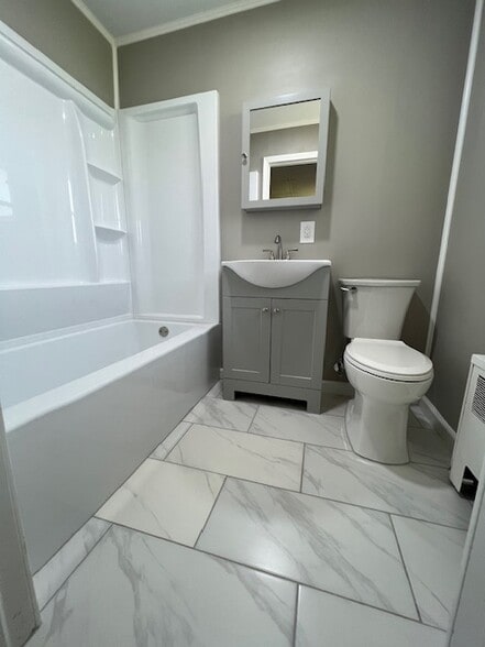 Apt. 3 - 44 Leonard Ave