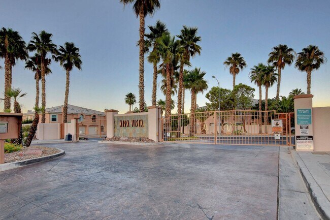Building Photo - 2 Bedroom Condo w/ Patio & 1 Car Attached ...
