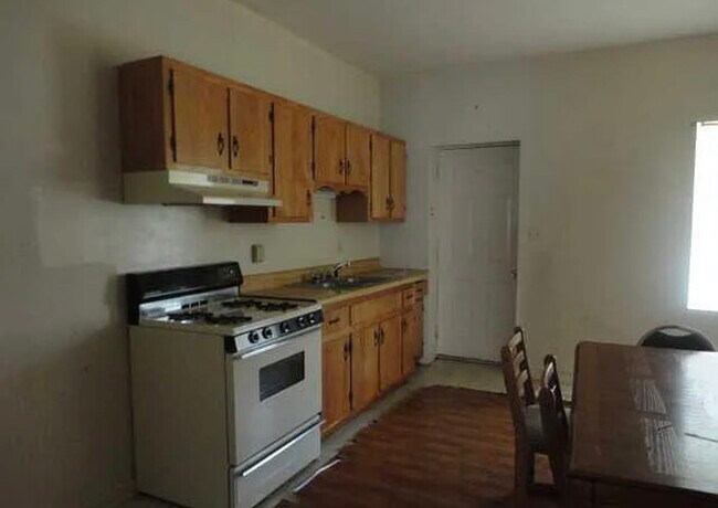 Building Photo - 716 Wesley St