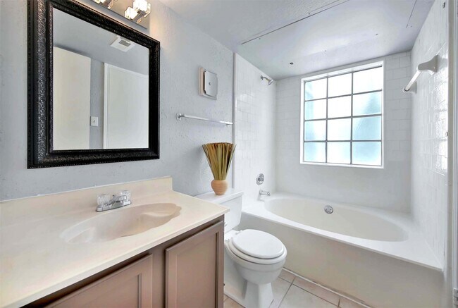 Building Photo - 10630 Westbrae Pkwy