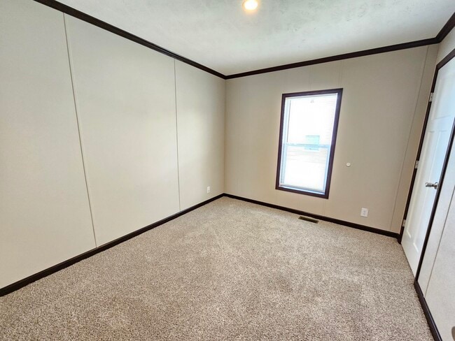 Building Photo - 46000 Geddes Rd