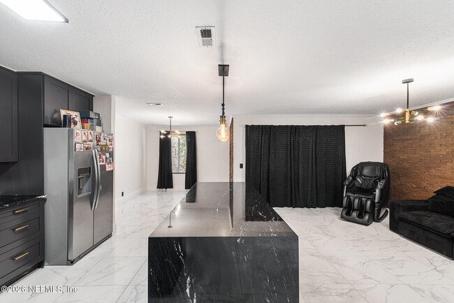 Building Photo - 8880 Old Kings Rd S