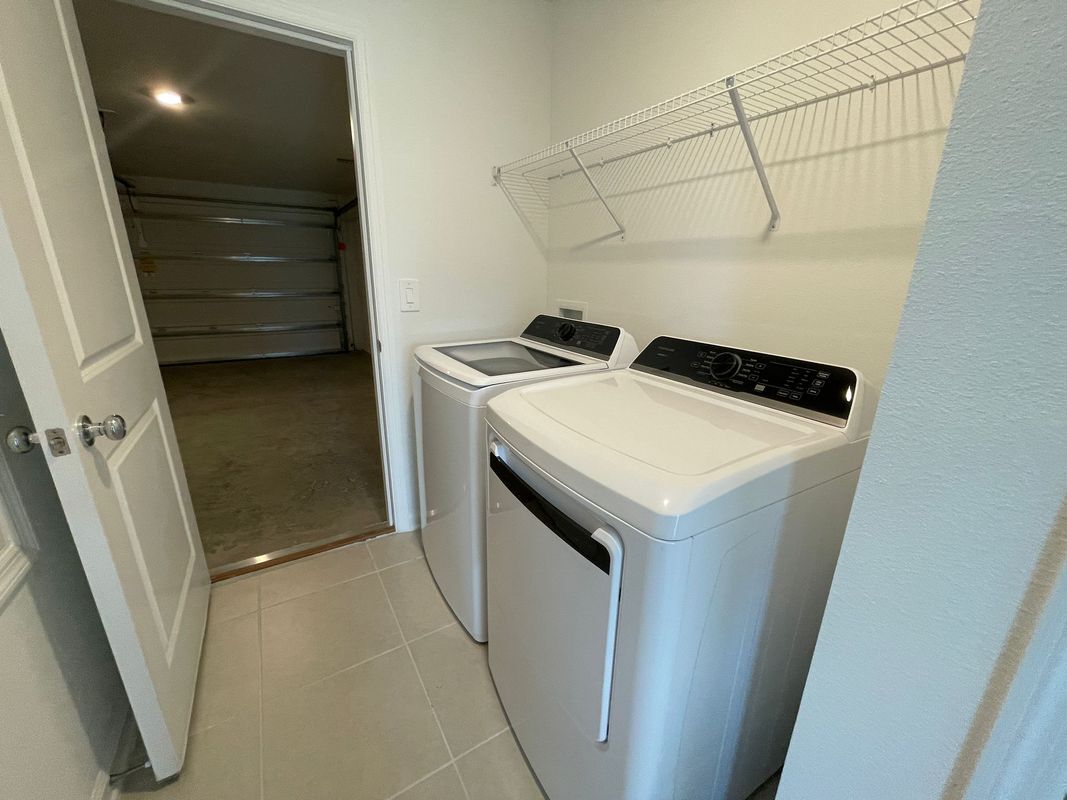 Building Photo - 1543 Jessica Blvd