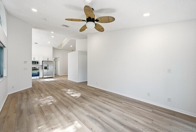 Building Photo - 7618 Pinewalk Dr S