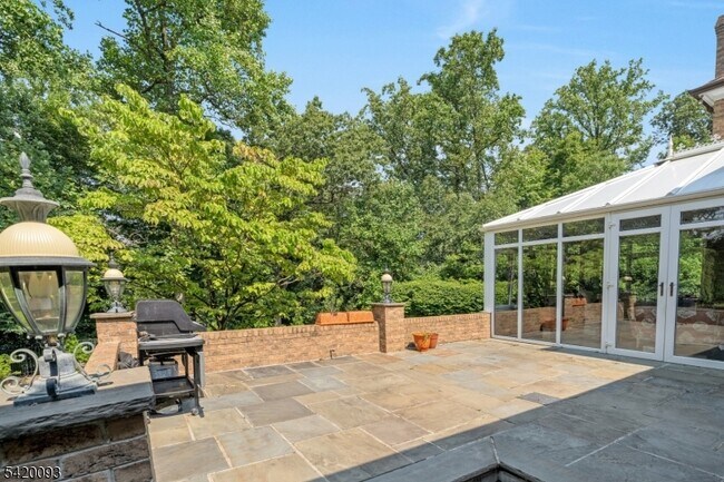 Building Photo - 787 Peach Tree Ln