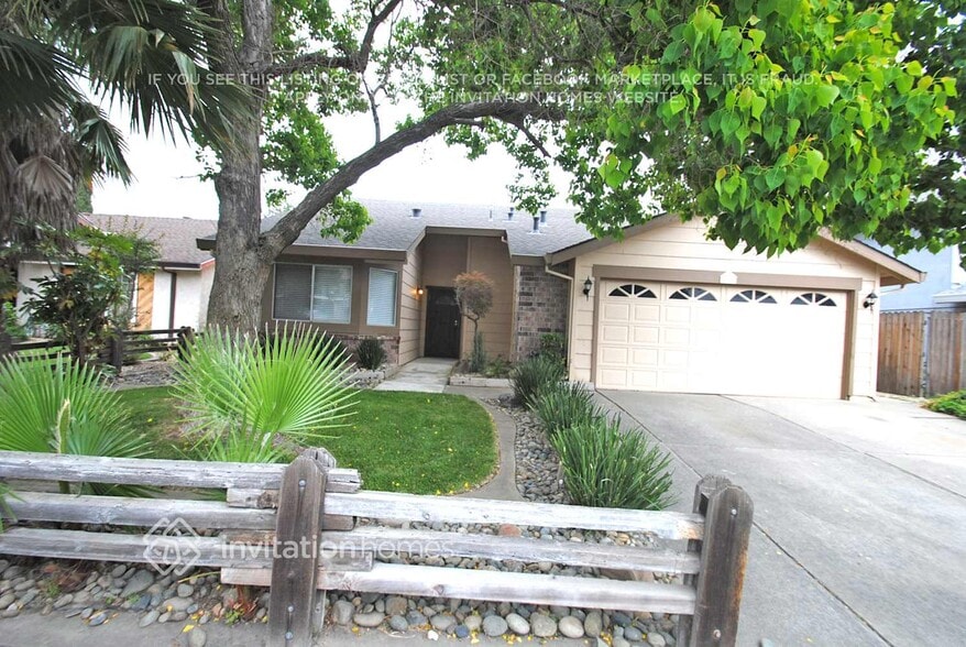 Building Photo - 3757 N Country Dr