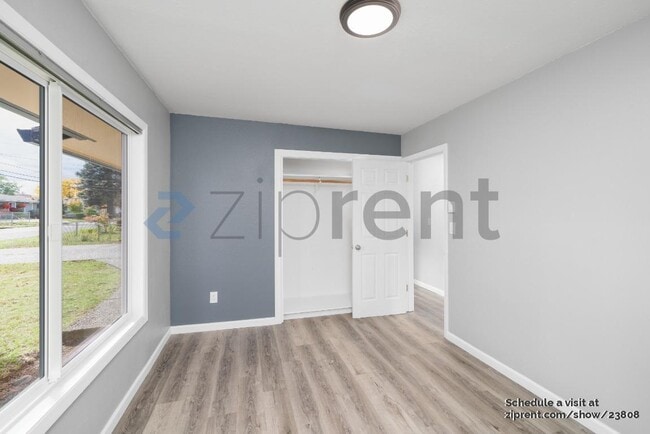 Building Photo - 12917 NE Holladay St