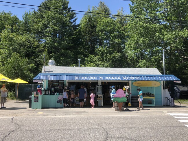 The iconic Higgins Beach Market--just a 3-minute walk from the house. - 96 Spurwink Rd