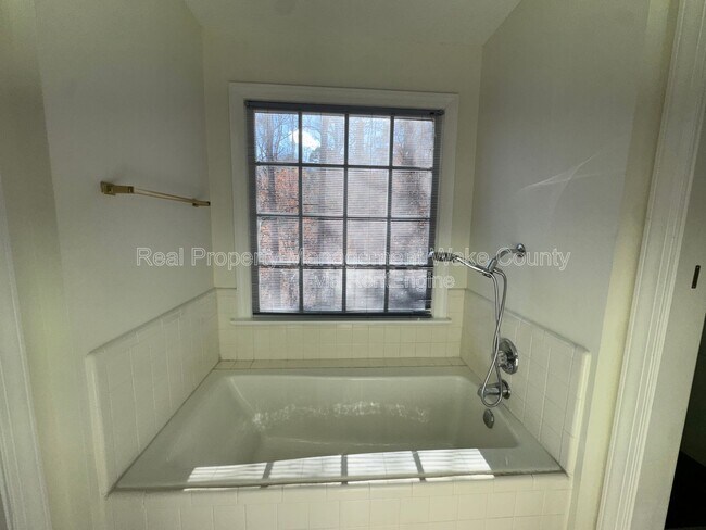 Building Photo - 116 Kendlewick Dr