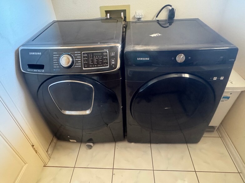 Building Photo - 670 Alagria Pl