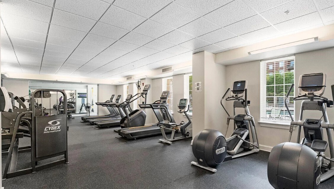 Building Photo - 300 W 5th St