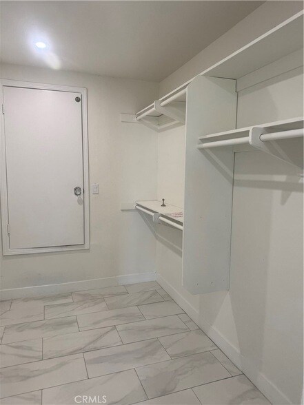 Building Photo - 7127 White Oak Ave