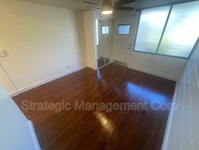 Building Photo - 1301 Lusitana St