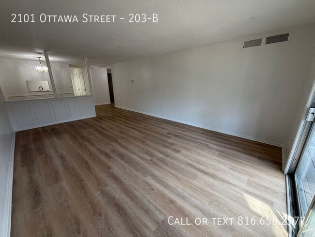 Building Photo - 2101 Ottawa St