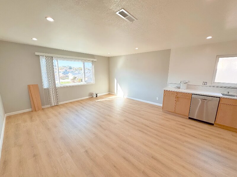 Building Photo - 12 Linden Ave