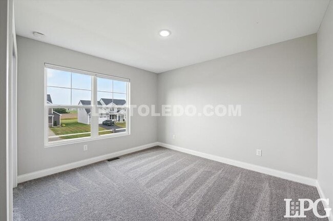Building Photo - 1038 Stoneleigh Rd