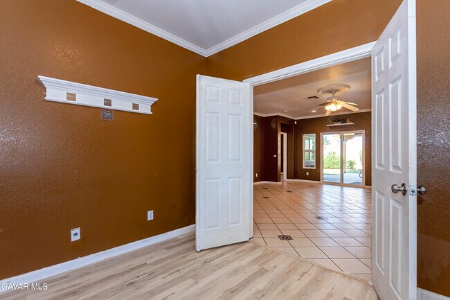 Building Photo - 43963 Glenraven Rd