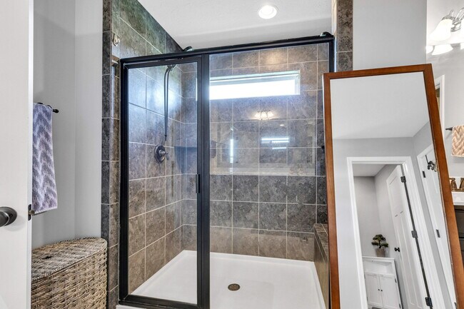 Building Photo - 15611 W Rail Dr