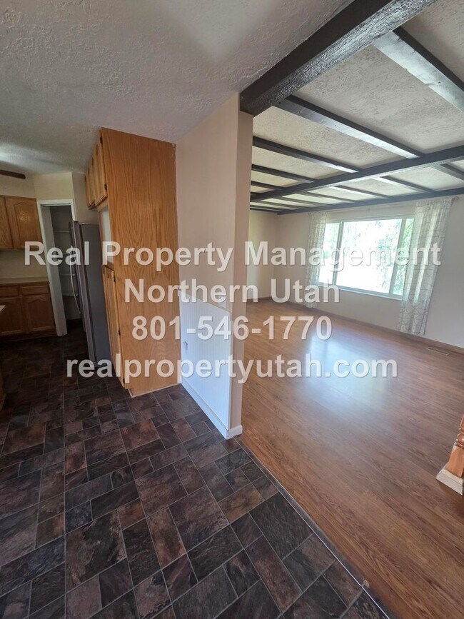Building Photo - 651 W 1060 N