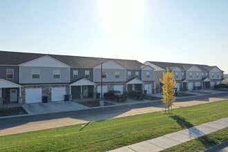 Building Photo - BEAUTIFUL 3 Bed 2.5 Bath Townhome located in Sugar City!