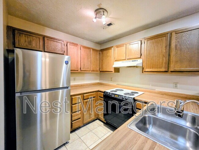 Building Photo - 1861 Tryon Dr