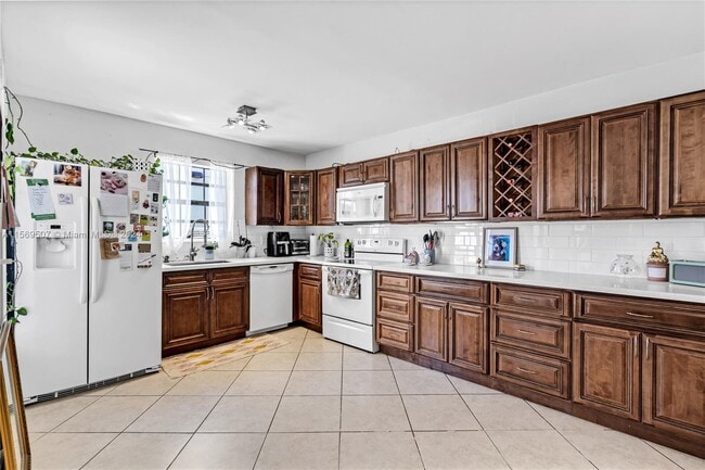 Building Photo - 6241 SW 138th Ct