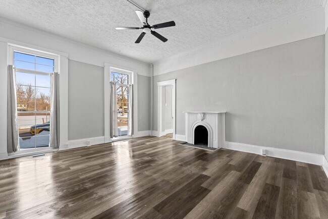 Building Photo - 621 E Main St