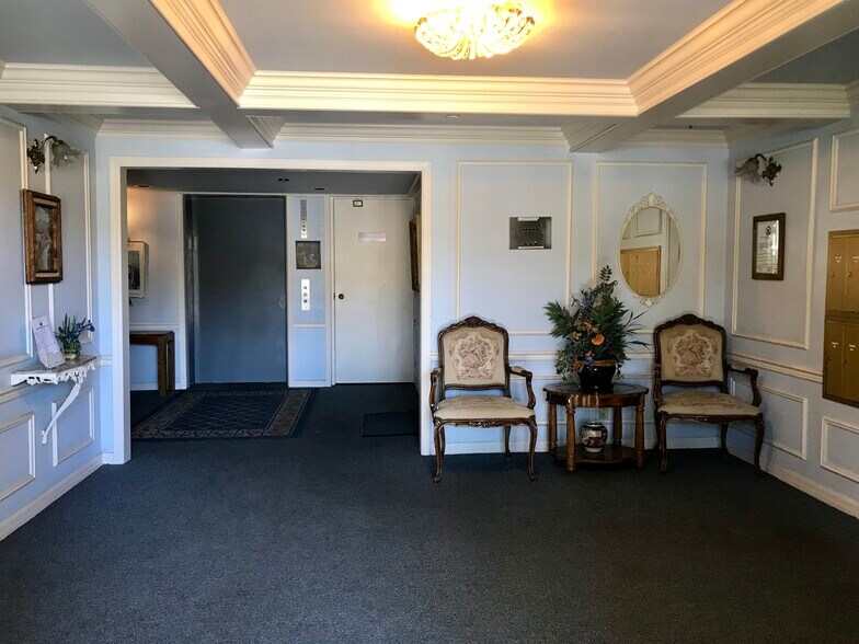 Lobby - 1830 N Verdugo Rd