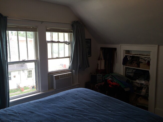 Building Photo - 1304 Marcy St