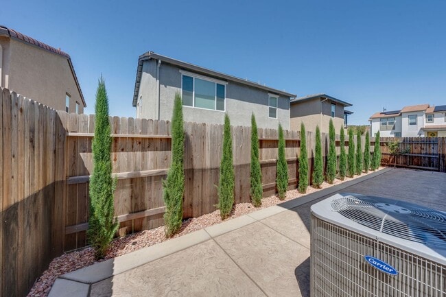 Building Photo - Never Lived In 4 Bedroom Home for Rent in Folsom Ranch!