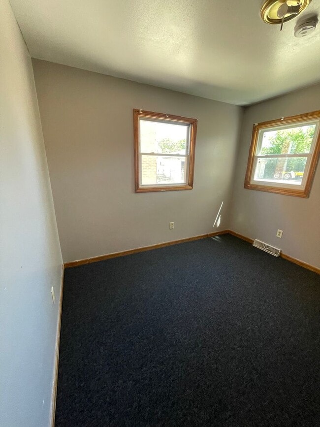 Building Photo - 8809 W Villard Ave