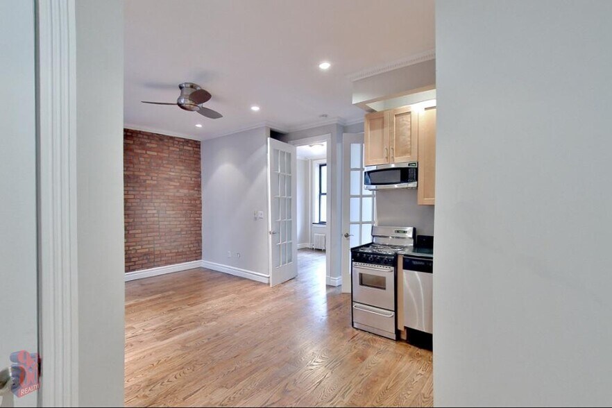 Building Photo - 330 E 35th St